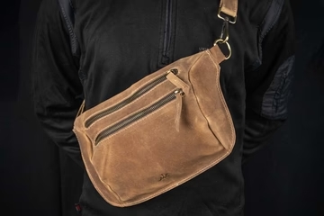 Crossbody Fanny leather bag